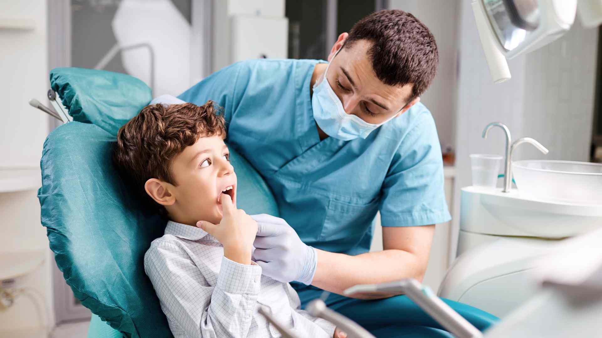 Introdurre i Bambini al Mondo del Dentista: Fogli da Colorare a Tema